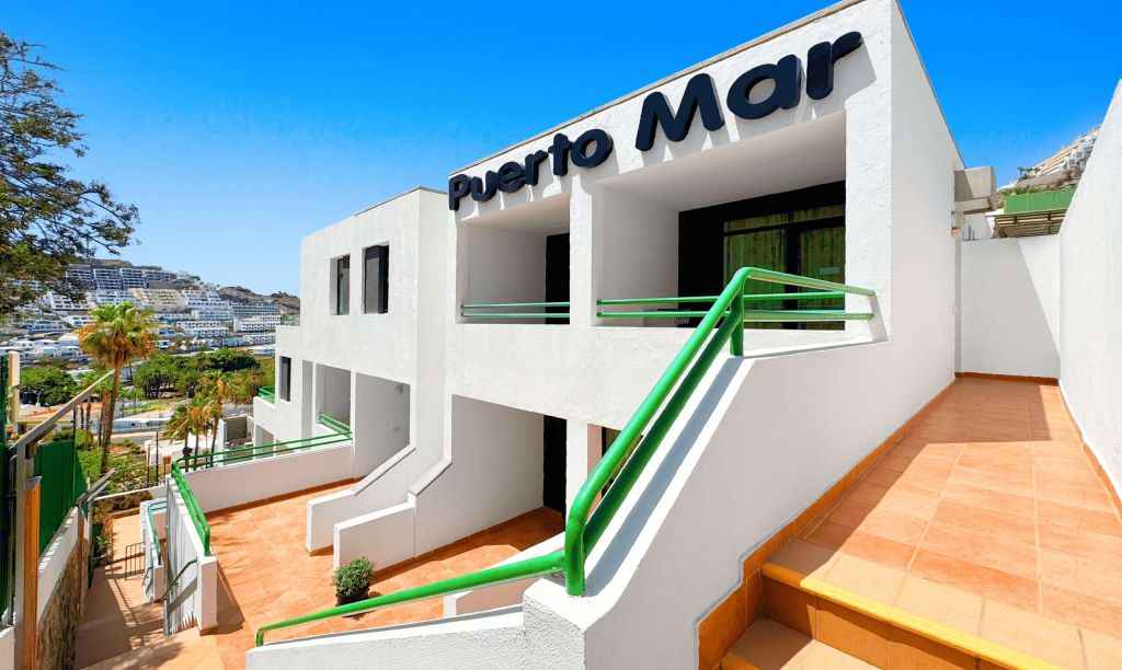 01 Puerto Mar Apartments in Puerto Rico Main Entrance Front View of Holiday Rental Complex in Gran Canaria with Clear Sky scaled 2a0e8746
